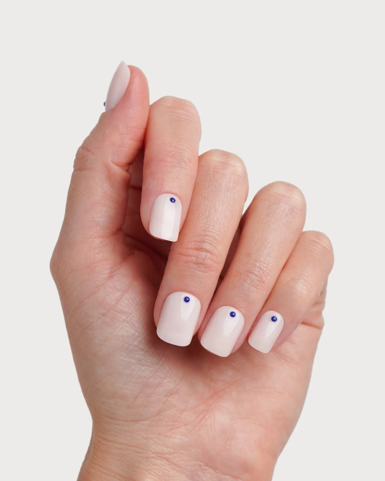 Blue Dots Extra Corte Quadrate Press Ons in Soft Gel - Image 4