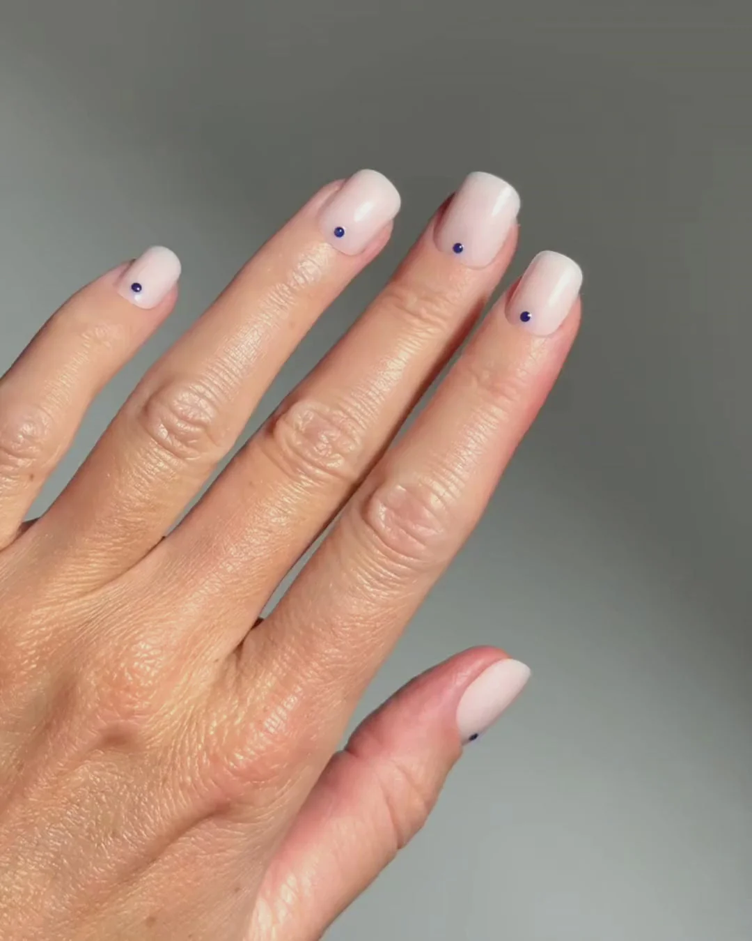 Blue Dots Extra Corte Quadrate Press Ons in Soft Gel - Image 7