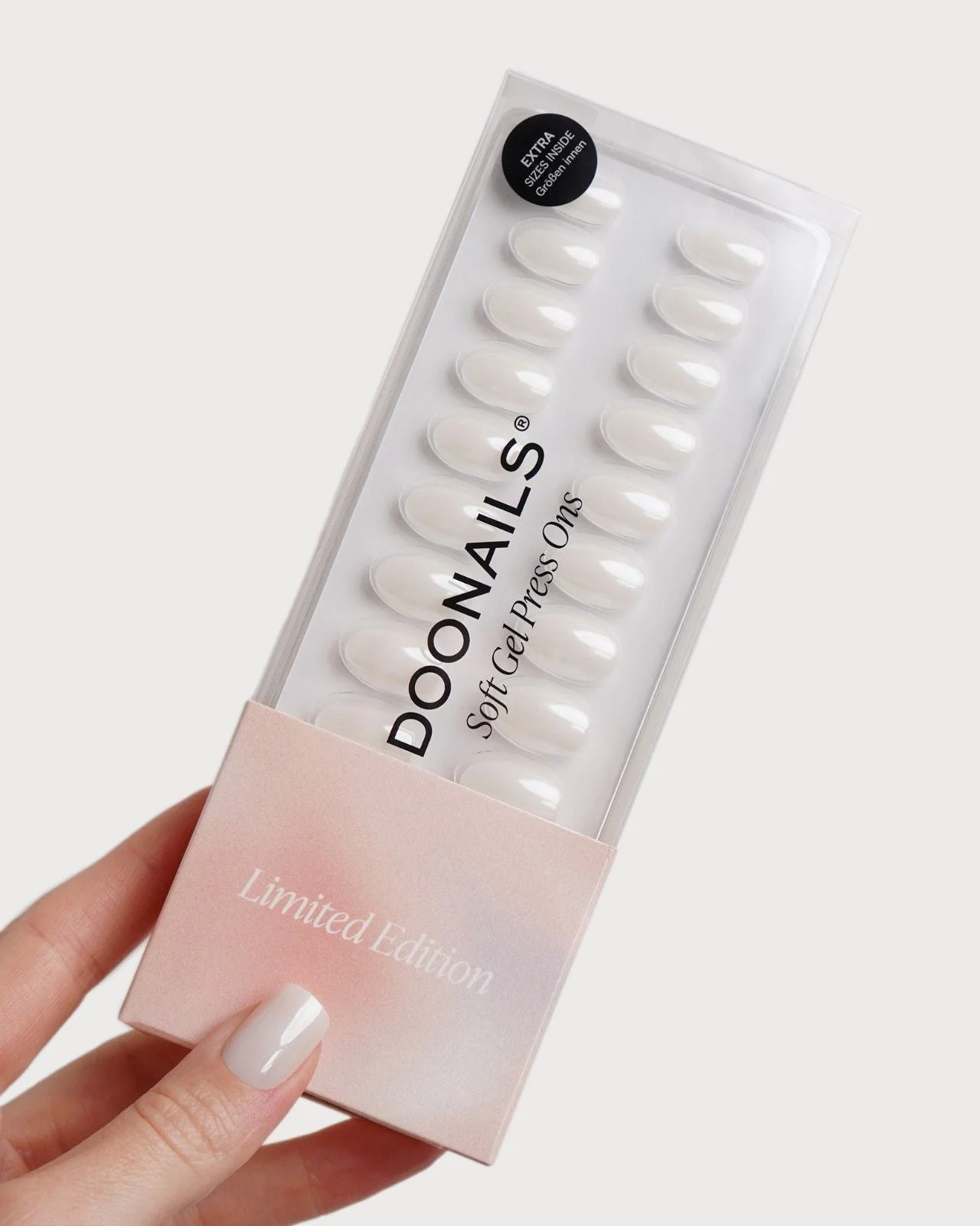 Edizione Limitata Glazed Pearl Corte Rotonde Press Ons in Soft Gel - Image 3