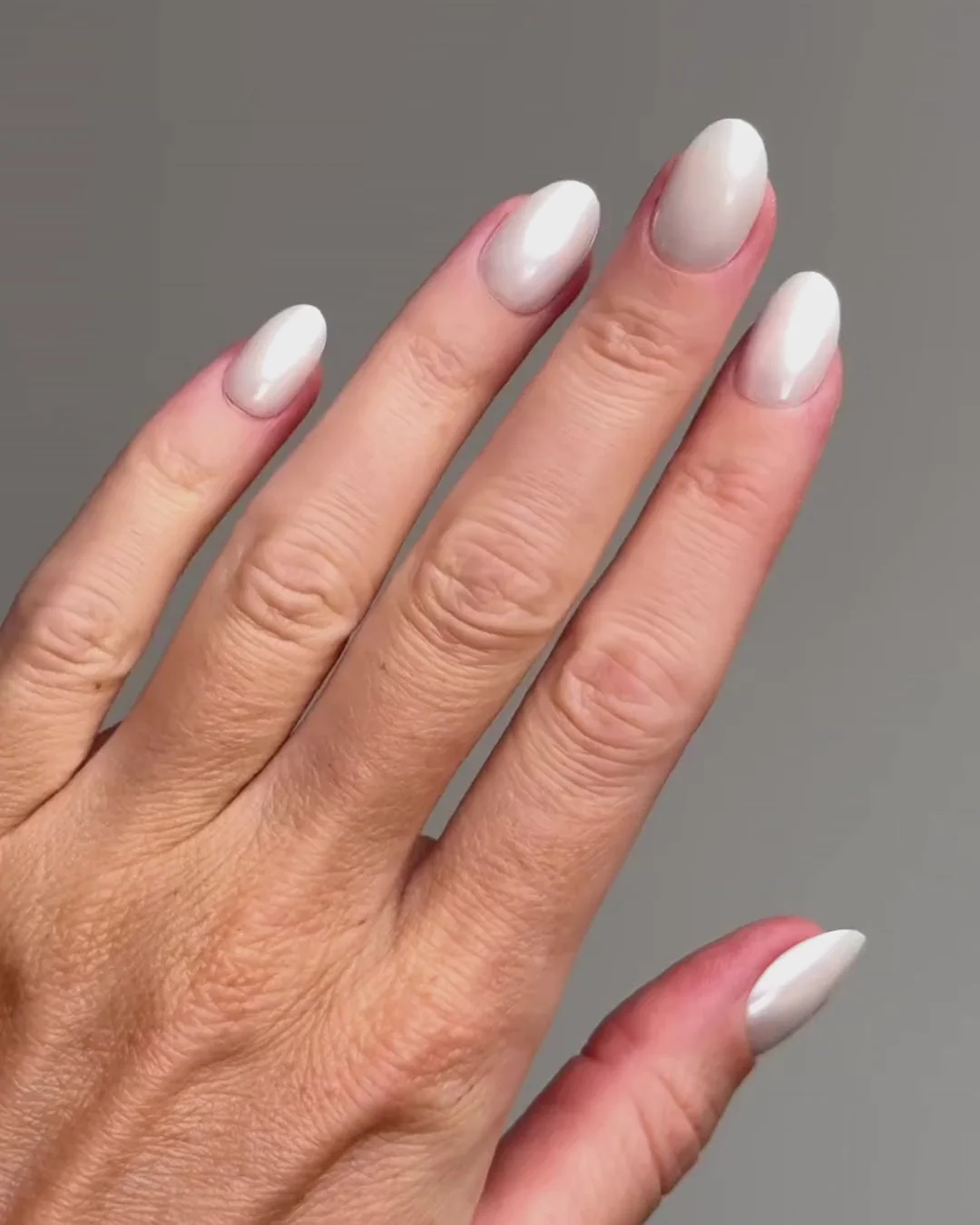 Edizione Limitata Glazed Pearl Corte Rotonde Press Ons in Soft Gel - Image 4