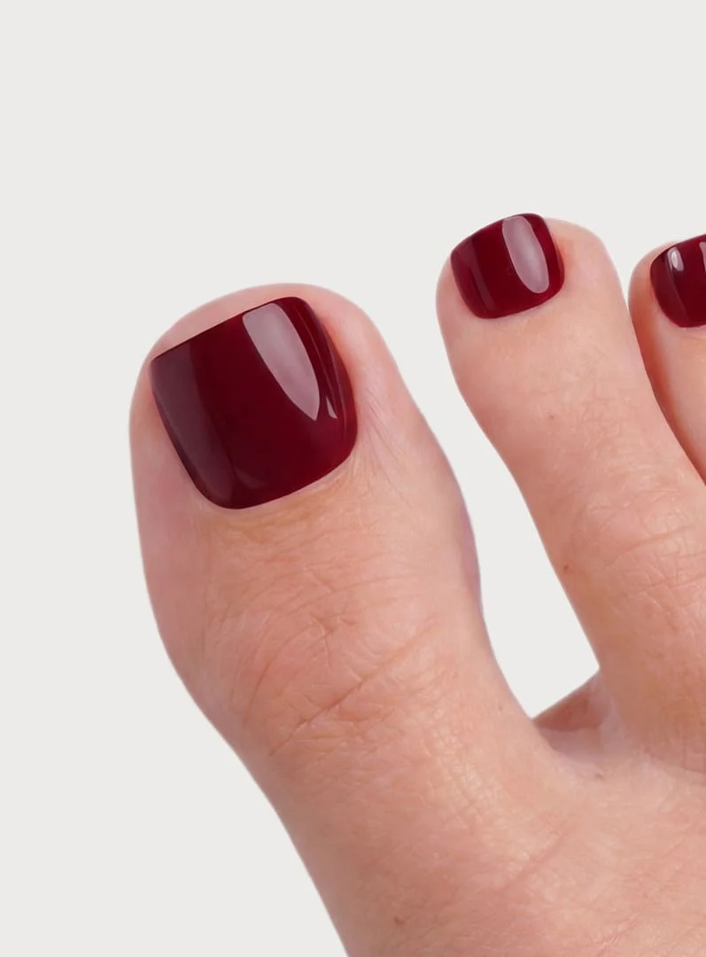 Love Paris Corte Rotonde Mani & Pedi Kit Press Ons in Soft Gel - Image 4