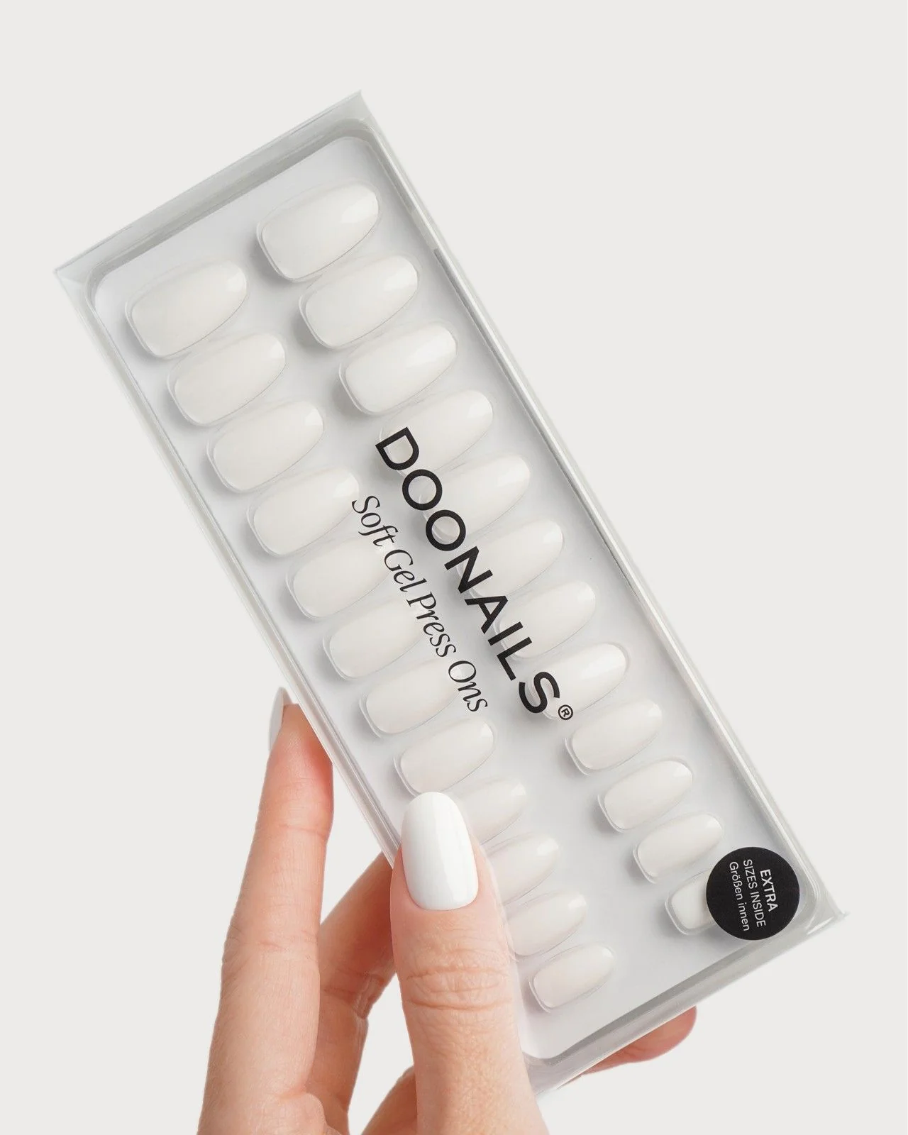 Snow White Medie Rotonde Press Ons in Soft Gel - Image 3
